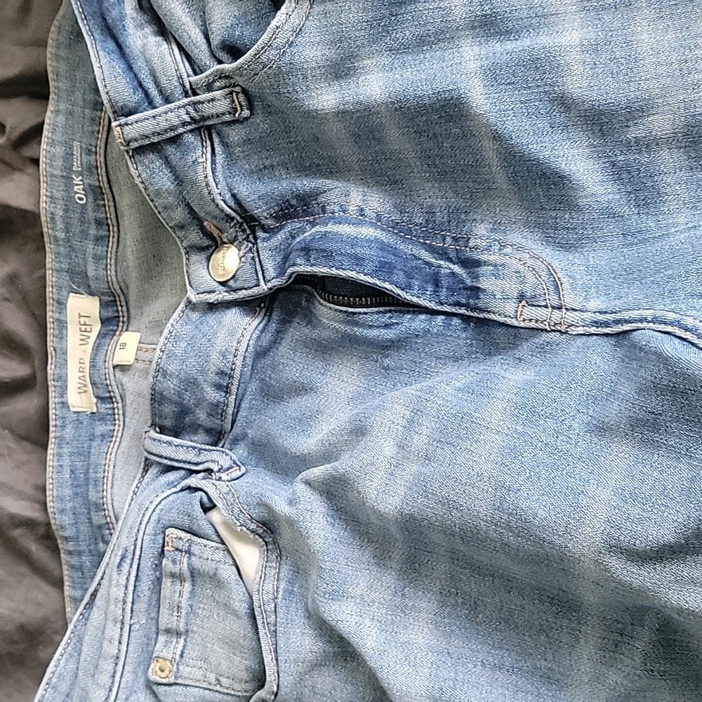 Women' Jeans gently used. Light blue, straight fit  Warp and Weft